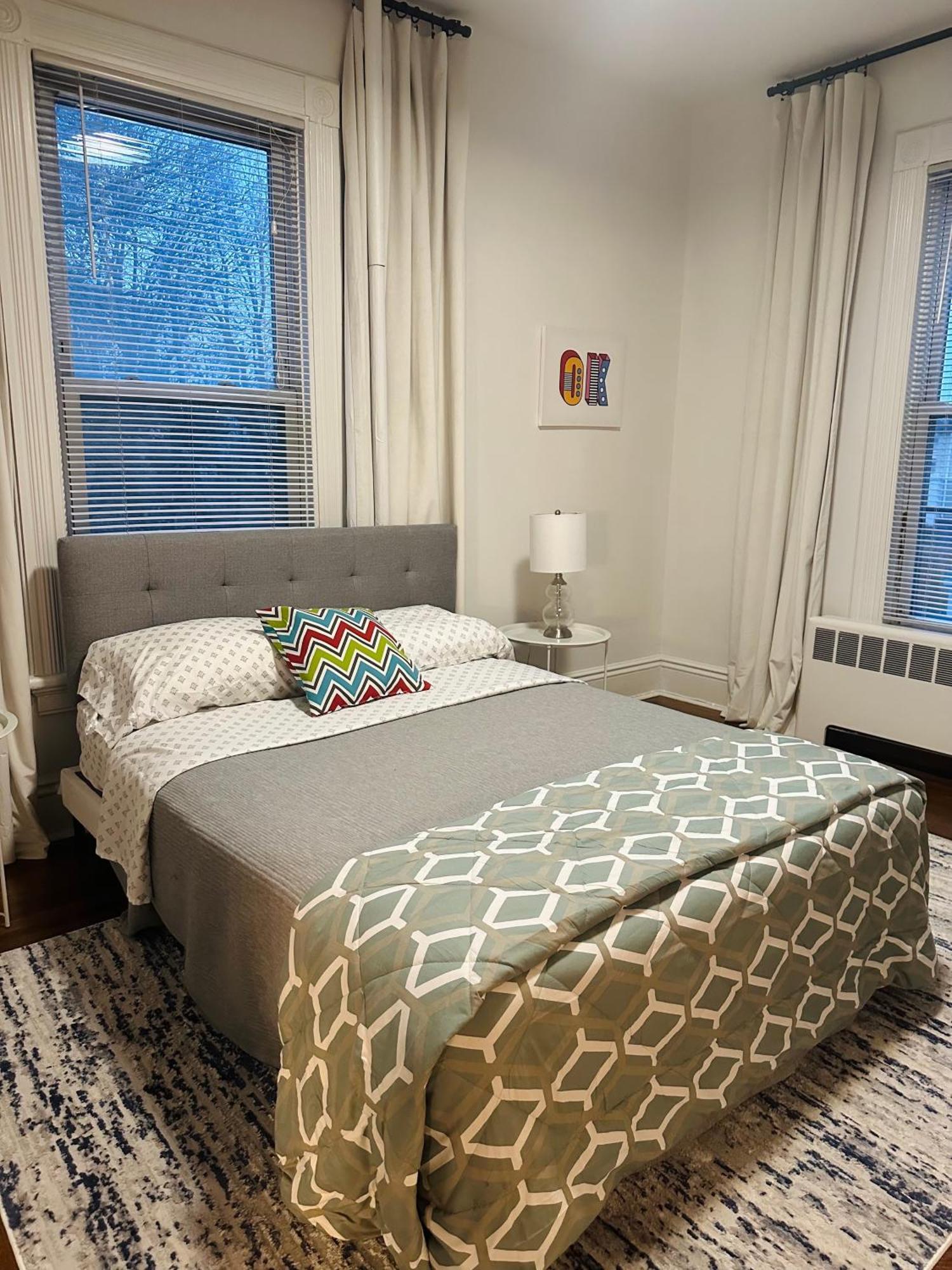 Beautiful 2br In Community, Close To Train And Hwys! Only 1 Hr To Nyc! Apartment *