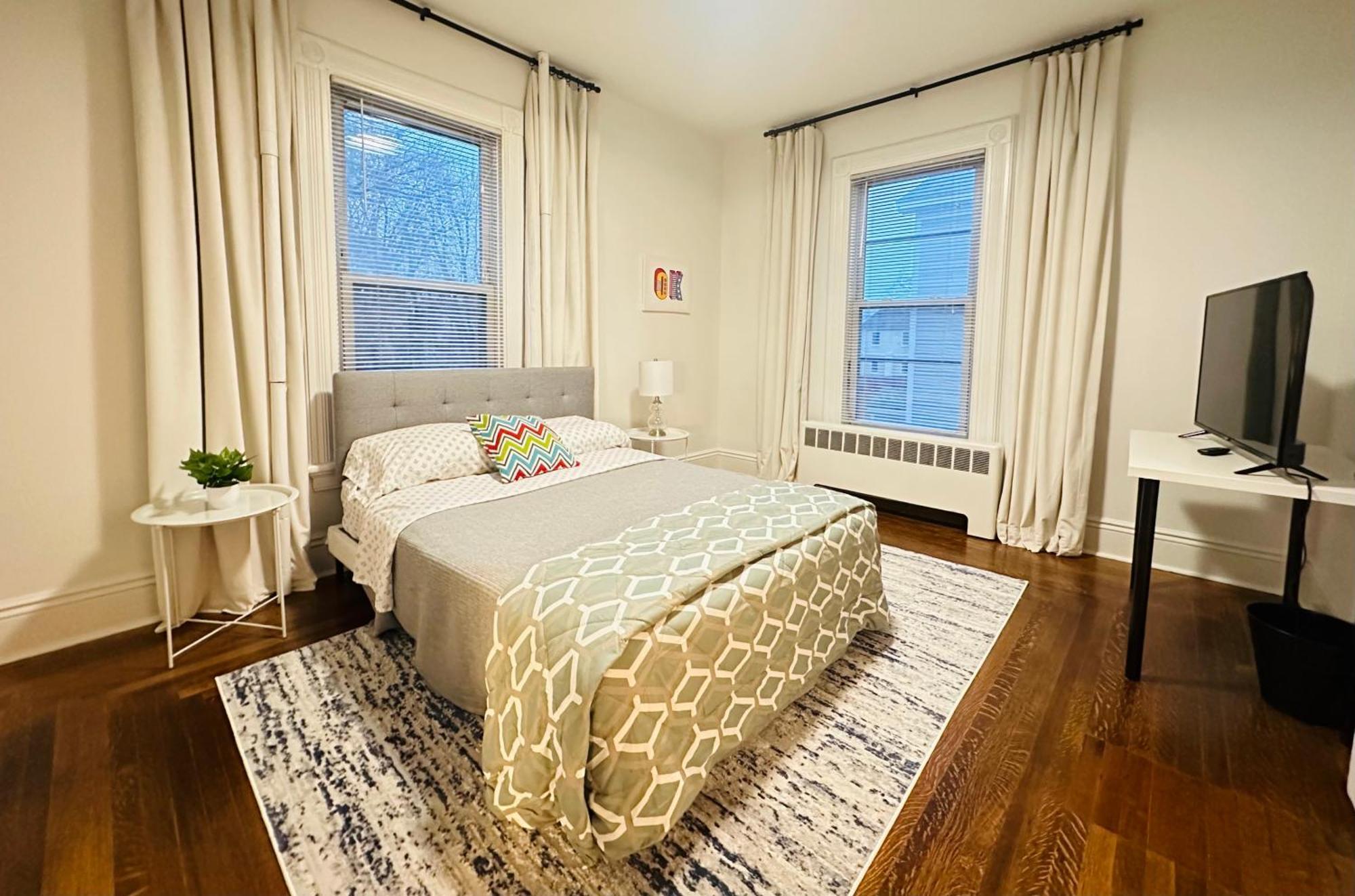 Apartment Beautiful 2br In Community, Close To Train And Hwys! Only 1 Hr To Nyc!