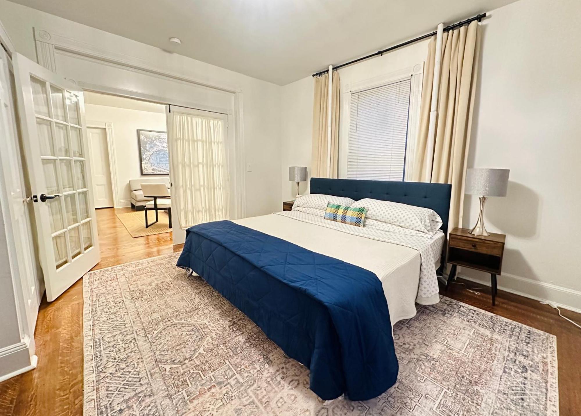 Apartment Beautiful 2br In Community, Close To Train And Hwys! Only 1 Hr To Nyc! *