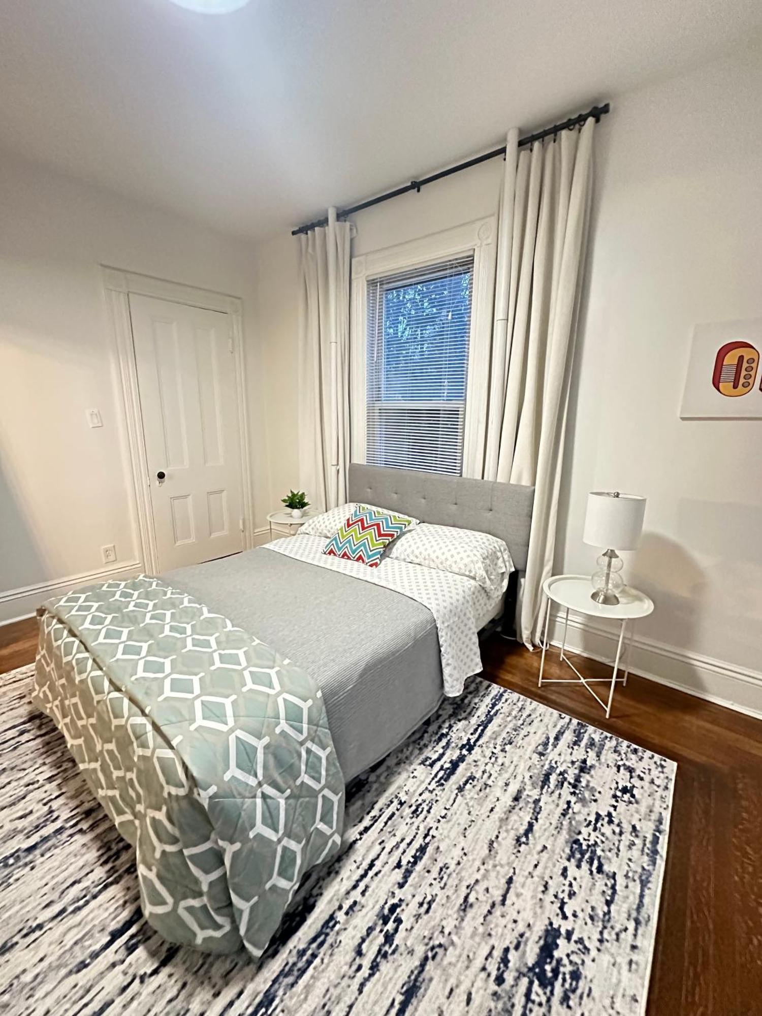 Beautiful 2br In Community, Close To Train And Hwys! Only 1 Hr To Nyc!